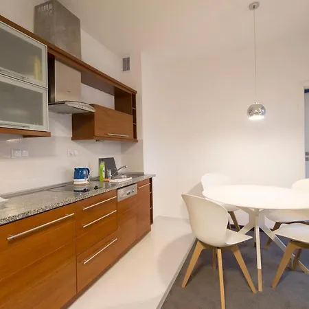 Happy Estate - Trakt Kupiecki * Вроцлав