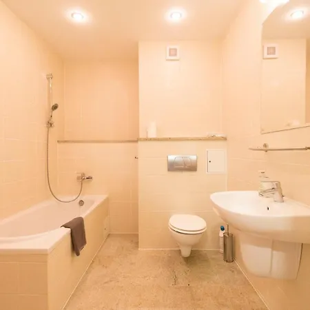 Happy Estate - Trakt Kupiecki * Vratislav